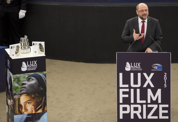 Billede 37: LUX Prize 2015 award ceremony.  Announcement of winning film and presentation of Prize to the winning director by EP President during plenary session week 48 2015 in Strasbourg