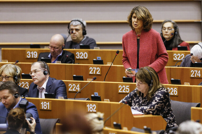 Foto 5: Plenary Session week 46 2015 in Brussels    Commission statement - Decision adopted on the European Semester package - Annual Growth Survey 2016