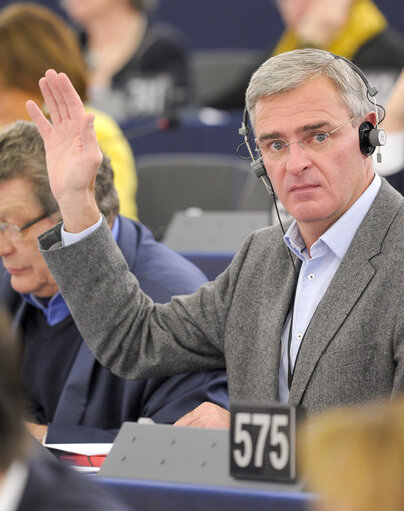 Nuotrauka 3: Marc JOULAUD in plenary session week 48 2015 in Strasbourg during votes