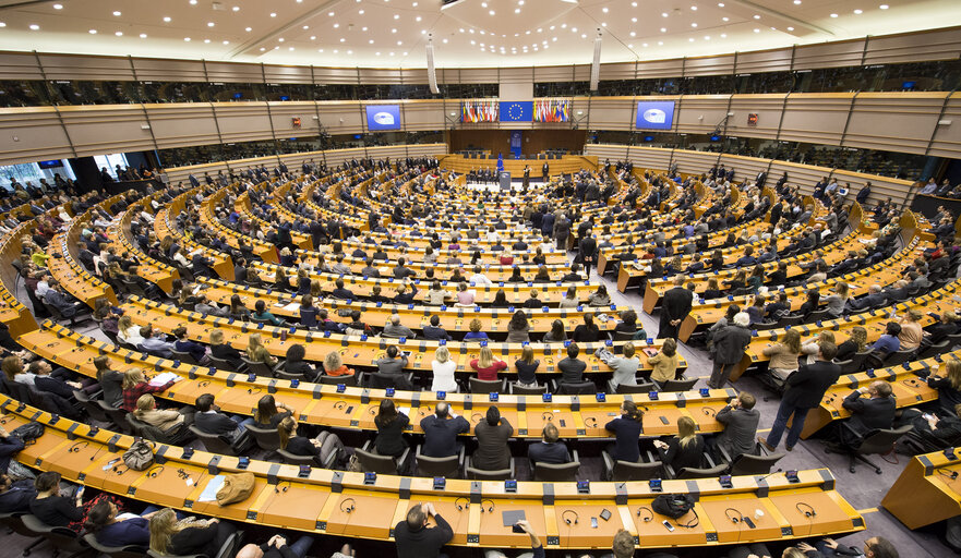 Fotogrāfija 7: Commemorative ceremony at the European Parliament in honour of the victims of the terrorist attacks in Paris  commencer par la tribune puis descendre  Transmettre WT5