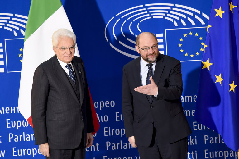 Fotografija 2: Official visit of the Italian President to the European Parliament in Strasbourg.     The President of the Italian Republic is welcomed by the President of the European Parliament