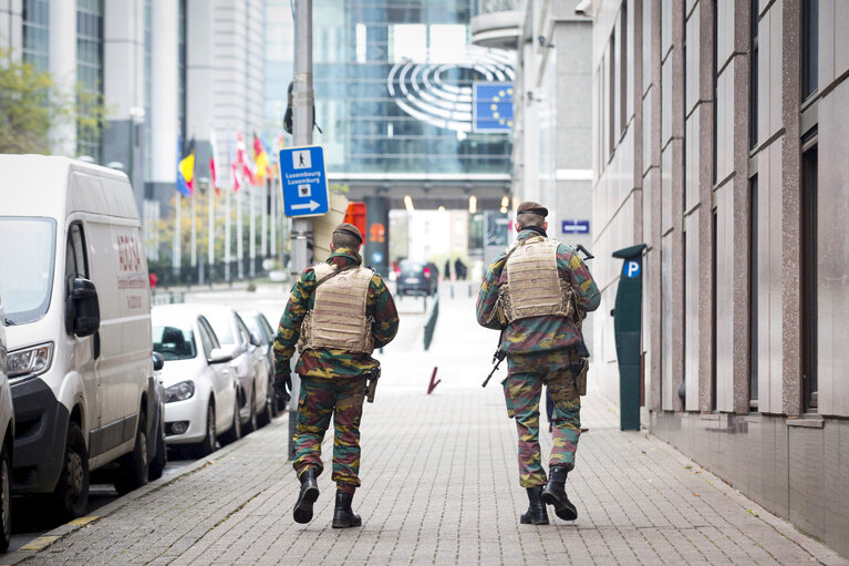 Deployment of Belgian armed forces in front of the European institutions headquarters in the context of terrorist threat in Brussels