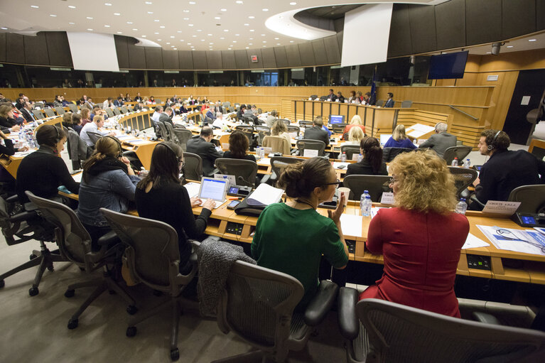 Fotografie 8: REGI Committee meeting - Exchange of views with the Commissioner in charge of Regional Policy