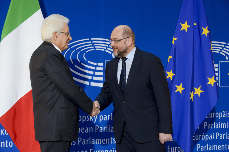 Fotografija 8: Official visit of the Italian President to the European Parliament in Strasbourg.     The President of the Italian Republic is welcomed by the President of the European Parliament