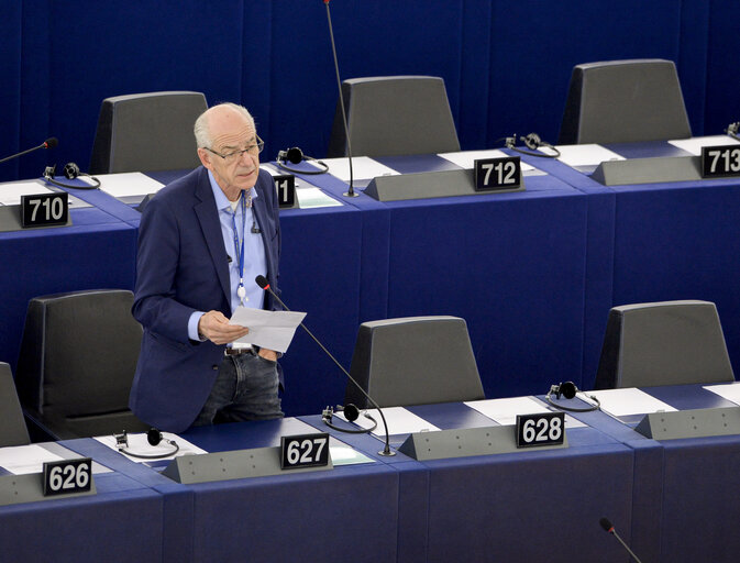 Foto 9: Plenary Session week 48 2015 in Strasbourg    Insurance mediation - Supplementary report: Werner Langen (A8-0315/2015)