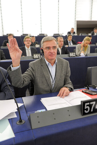 Fotografie 10: Marc JOULAUD in plenary session week 48 2015 in Strasbourg during votes