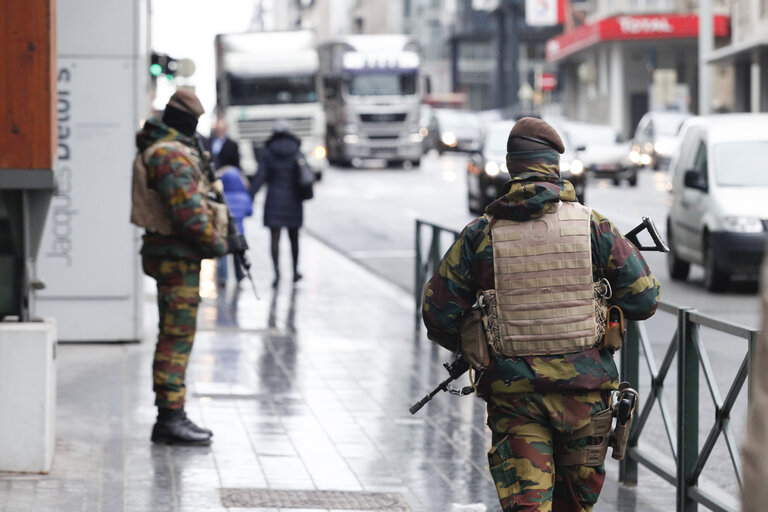 Deployment of Belgian armed forces in front of the European institutions headquarters in the context of terrorist threat in Brussels