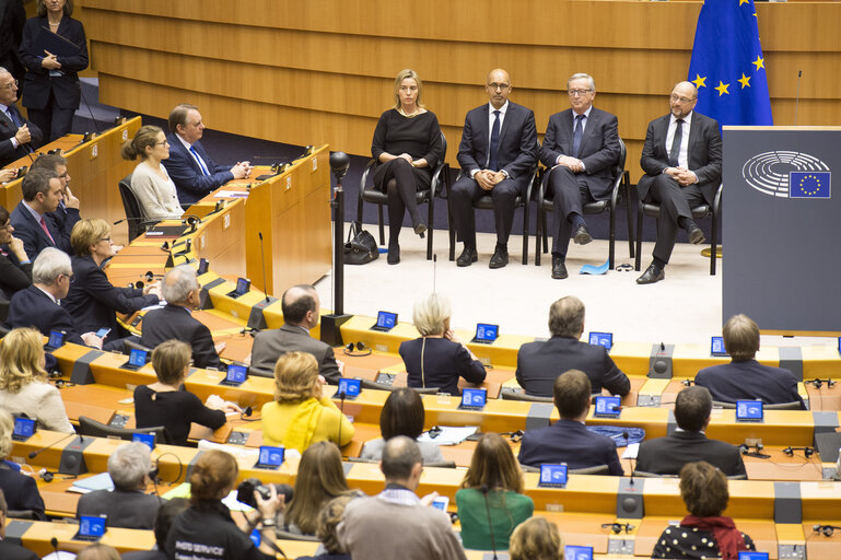 Fotogrāfija 8: Commemorative ceremony at the European Parliament in honour of the victims of the terrorist attacks in Paris  commencer par la tribune puis descendre  Transmettre WT5