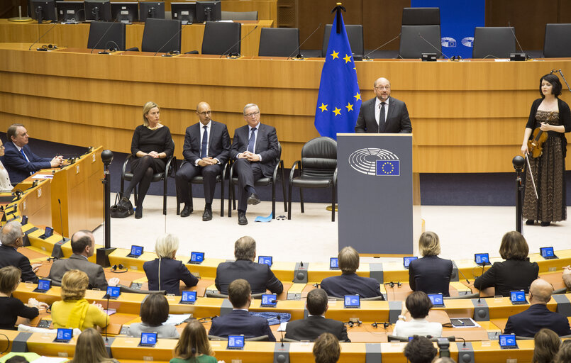 Fotogrāfija 5: Commemorative ceremony at the European Parliament in honour of the victims of the terrorist attacks in Paris  commencer par la tribune puis descendre  Transmettre WT5