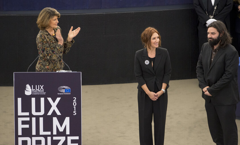 Billede 17: LUX Prize 2015 award ceremony.  Announcement of winning film and presentation of Prize to the winning director by EP President during plenary session week 48 2015 in Strasbourg