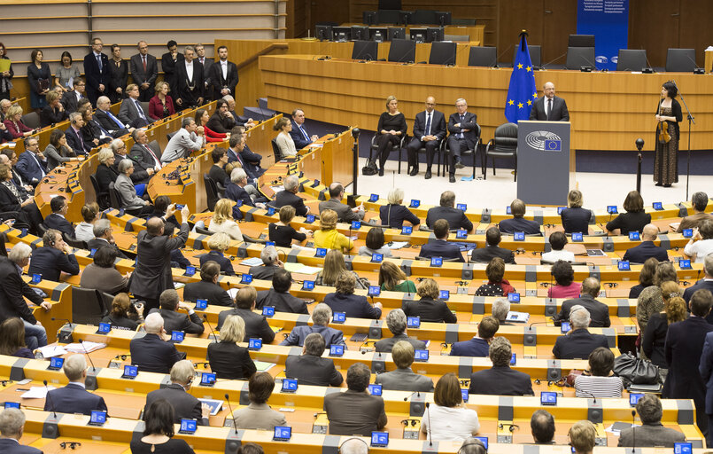 Fotogrāfija 4: Commemorative ceremony at the European Parliament in honour of the victims of the terrorist attacks in Paris  commencer par la tribune puis descendre  Transmettre WT5