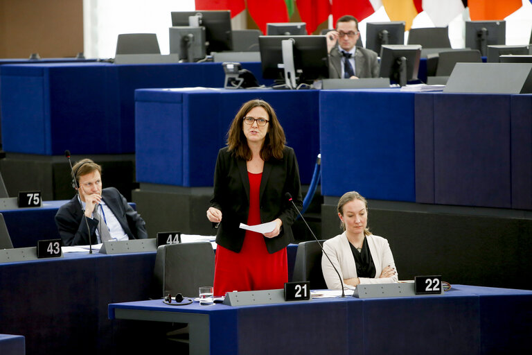 Fotografie 34: Plenary session week 48 2015.   Accession of Ecuador to the EU-Peru and Colombia trade agreement.   Commission statement.