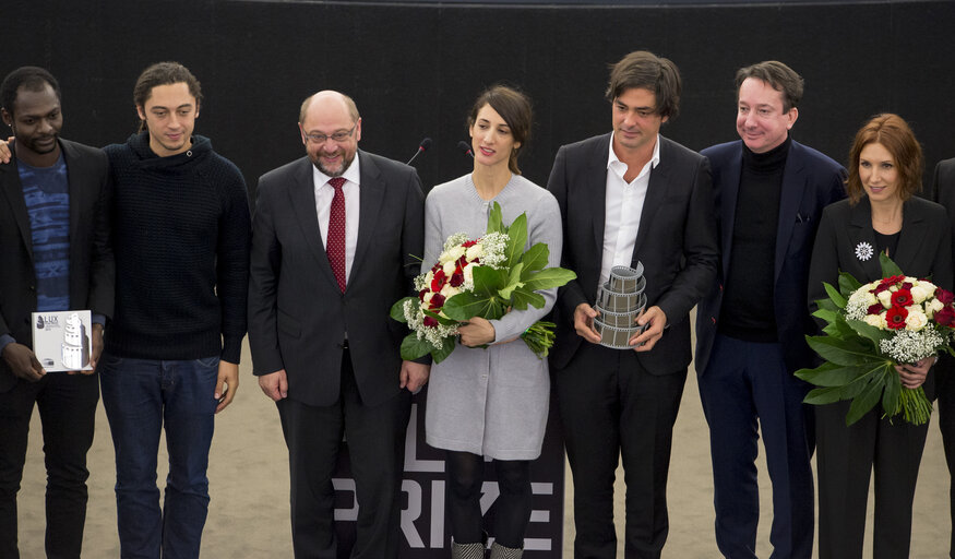 Billede 13: LUX Prize 2015 award ceremony.  Announcement of winning film and presentation of Prize to the winning director by EP President during plenary session week 48 2015 in Strasbourg