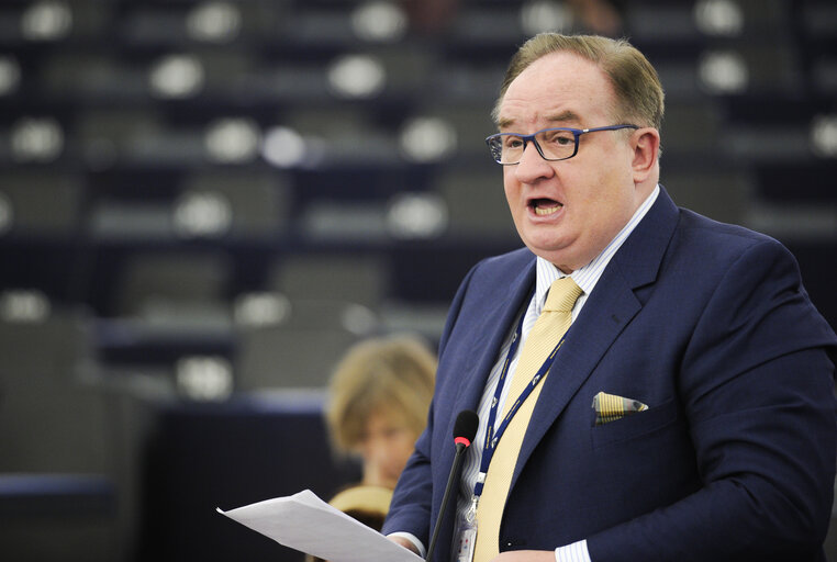 Foto 8: Plenary session week 51 2015 in Strasbourg  Preparation of the European Council meeting of 17 and 18 December 2015  Council and Commission statements