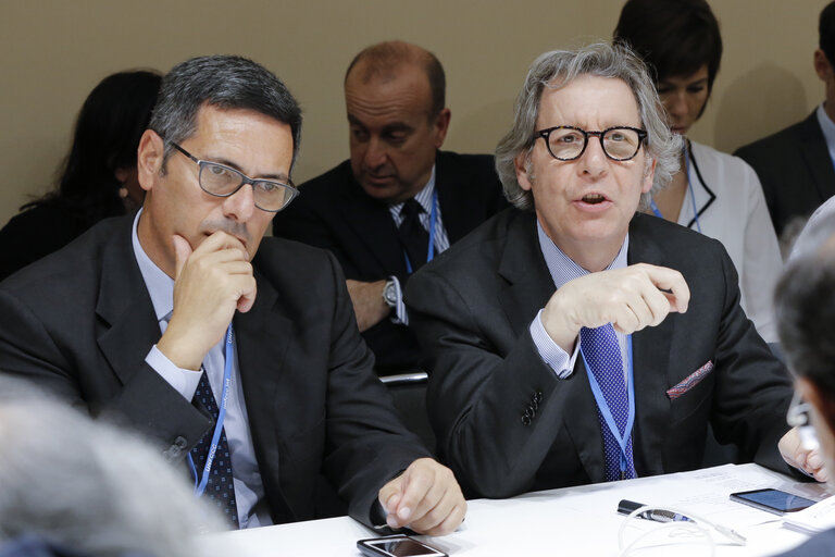 Photo 3: EP Delegation to COP 21 - UN Climate Change conference in Paris. Meeting with the Chairman of the Environment Committee and of the Parliament of Bengladesh.