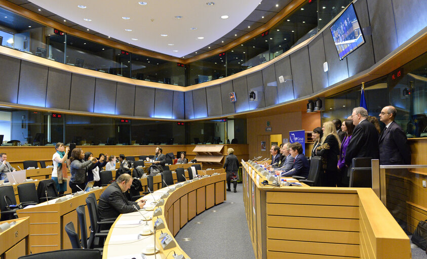 Fotografie 1: Conference ' Religion, Security and Human Rights. Using freedom of religion or belief to protect everyone everywhere ' with ' The European Platform on religious Intolerance and Discrimination (EPRID)  Family picture