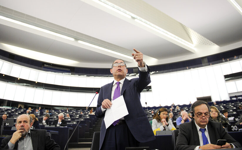 Foto 28: Plenary session week 51 2015 in Strasbourg  Preparation of the European Council meeting of 17 and 18 December 2015  Council and Commission statements