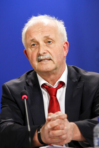 Fotó 3: ECON/BUDG Joint Committee Meeting - vote on the Juncker investment plan. Press Point