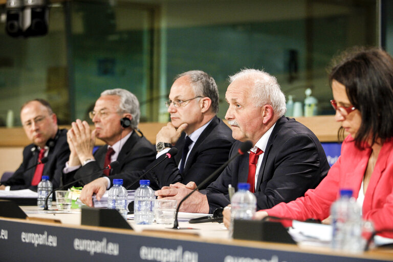 Fotografia 4: ECON/BUDG Joint Committee Meeting - vote on the Juncker investment plan. Press Point