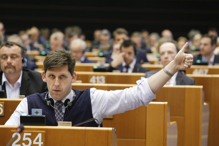 Valokuva 2: MEP Ian DUNCAN in Plenary Session week 16 2015 in Brussels