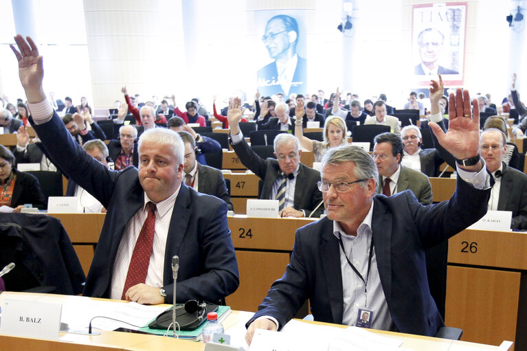 Fotogrāfija 4: ECON/BUDG Joint Committee Meeting - vote on the Juncker investment plan