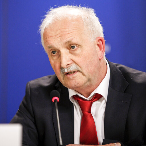 Foto 5: ECON/BUDG Joint Committee Meeting - vote on the Juncker investment plan. Press Point