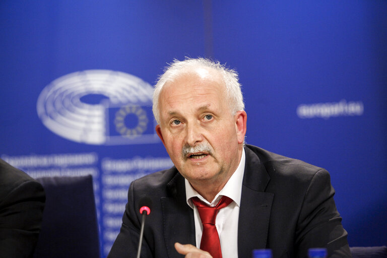 Valokuva 6: ECON/BUDG Joint Committee Meeting - vote on the Juncker investment plan. Press Point