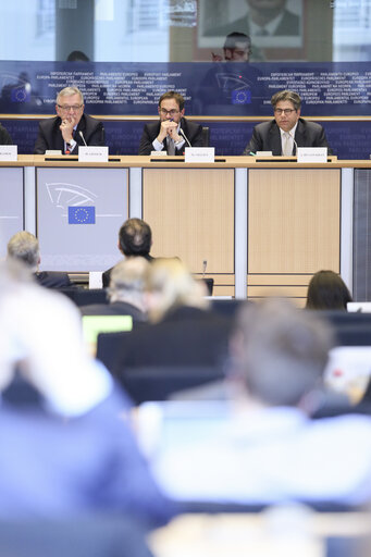 Fotografia 8: TRAN Committee hearing:  Transport and Economic Growth: Promoting job creation, Competitiveness, Innovation, and developing a modern transport infrastructure across the EU