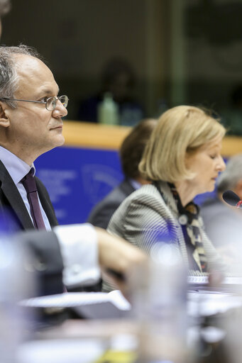 Foto 16: Public Hearing with Chair of the Supervisory Board of the ECB  EP Committee on Economic and Monetary Affairs