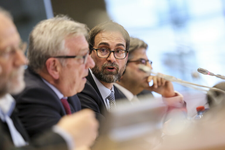 Fotografia 14: TRAN Committee hearing:  Transport and Economic Growth: Promoting job creation, Competitiveness, Innovation, and developing a modern transport infrastructure across the EU