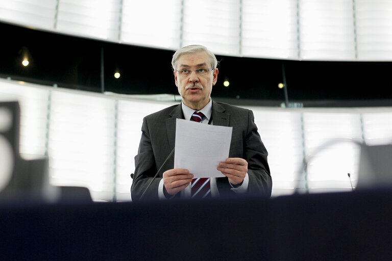 Fotografija 4: Plenary session week 11 2015 in Strasbourg - Annual report 2013 on the protection of EU's financial interests - Fight against fraud