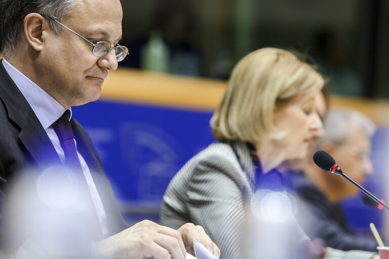 Foto 17: Public Hearing with Chair of the Supervisory Board of the ECB  EP Committee on Economic and Monetary Affairs