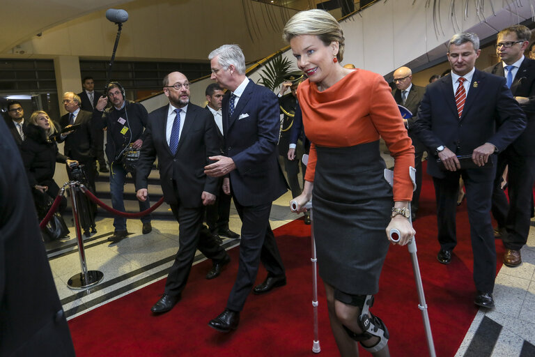 Foto 2: Visit of the Belgian Royal Couple to the EP in Brussels. EP President saying goodbye to the King and Queen of Belgium.