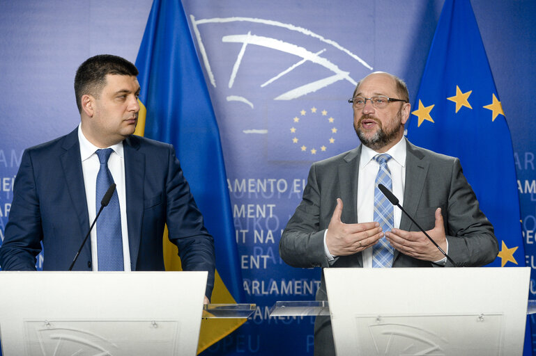 Photo 3 : Martin SCHULZ - EP President meets with Volodymyr GROYSMAN, Chairperson of the Verkhovna Rada of Ukraine. Press Point