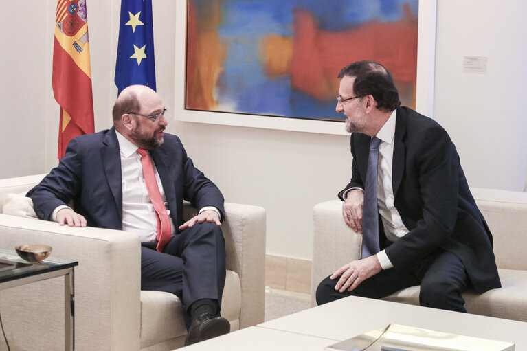 Fotogrāfija 1: From right to  left  Martin SCHULZ - Ep President meets with  Mariano RAJOY BREY - President of the Government of Spain  at the Moncloa Palace in Madrid