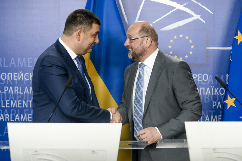 Photo 2 : Martin SCHULZ - EP President meets with Volodymyr GROYSMAN, Chairperson of the Verkhovna Rada of Ukraine. Press Point