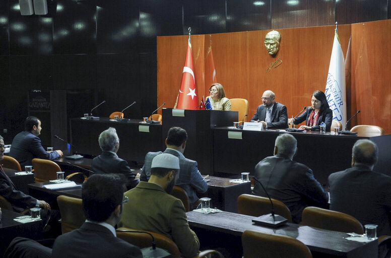 Foto 2: Official visit of the President of the European Parliament to the republic of Turkey. Martin SCHULZ - EP President meets with  Fatma Sahin,  Mayor of Gaziantep, at the Municipality of Gaziantep.