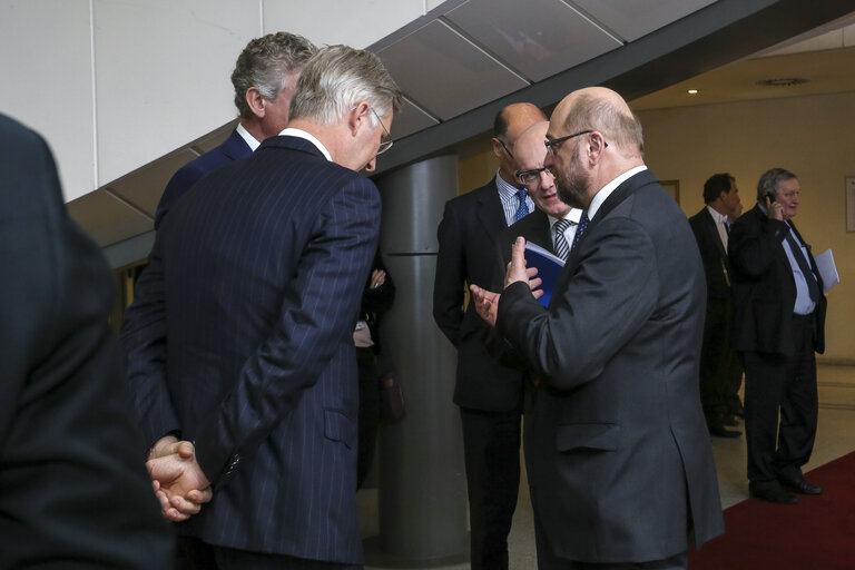 Foto 3: Visit of the Belgian Royal Couple to the EP in Brussels. EP President saying goodbye to the King and Queen of Belgium.