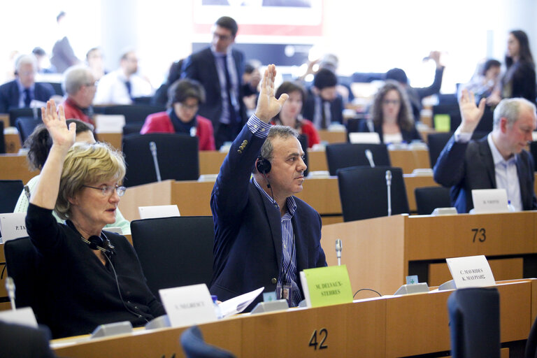 Fotografija 12: ECON/BUDG Joint Committee Meeting - vote on the Juncker investment plan