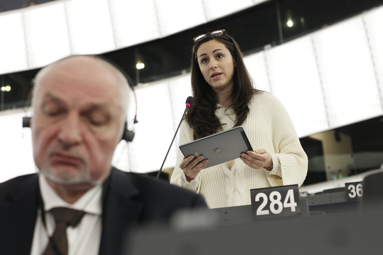 Fotogrāfija 50: Plenary session week 18 2015 in Strasbourg - Reducing the consumption of lightweight plastic carrier bags