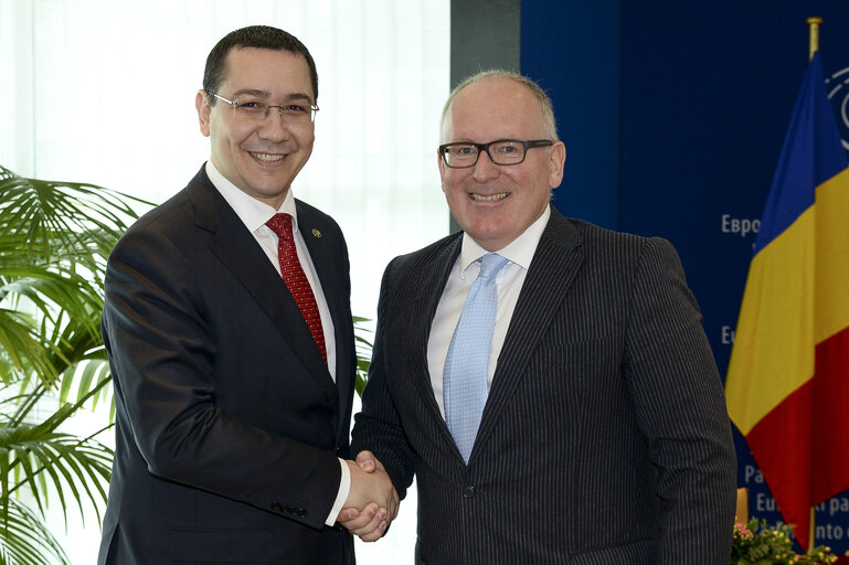 Fotografija 4: Frans TIMMERMANS meets Romanian Prime Minister Victor PONTA with EP protocole service