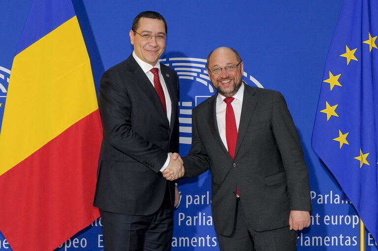 Zdjęcie 2: EP President meets with the Prime Minister of Romania - Official welcome