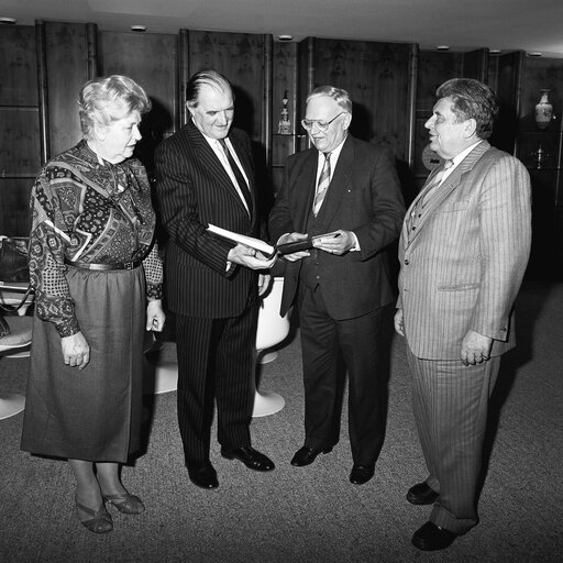 Fotografi 3: EP Pressident meets with MEPs for Luxembourg