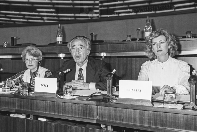 Φωτογραφία 4: Delegation for relations with Israel meeting at the EP in Strasbourg with Shimon PERES, member of the Knesset