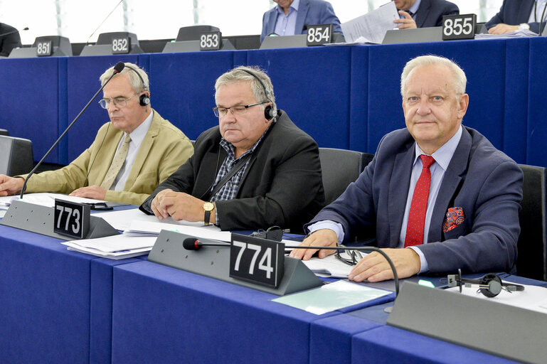 Fotografija 1: Boles?Çaw Grzegorz PIECHA in plenary session week 37 2016 in Strasbourg