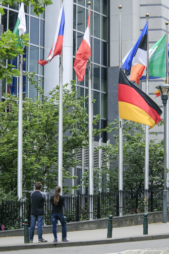 Fotó 2: The Eu and German flags at half-mast  at the European Parliament headquarters in Brussels following the attack in Munich, Germany.