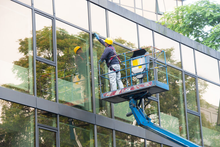 Fotografia 12: SQM building - Facade cleaning on the Square de Meeus building