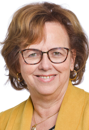 Photo 45: Dominique BILDE official portrait - 9th Parliamentary term