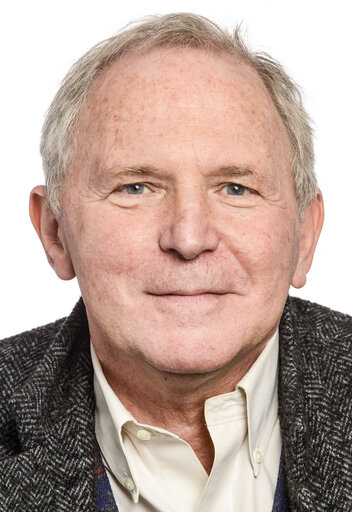 Photo 42: Bernard GUETTA official portrait - 9th Parliamentary term
