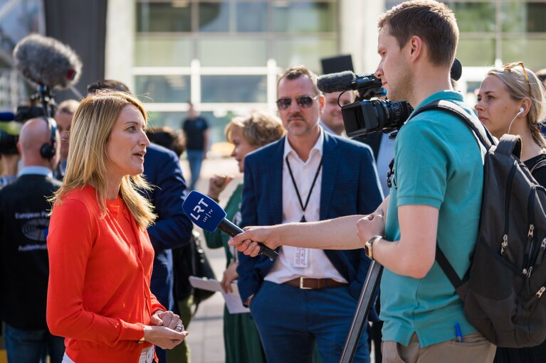 Fotografi 2: Commemoration of Soviet deportations with the participation of Roberta METSOLA, EP President